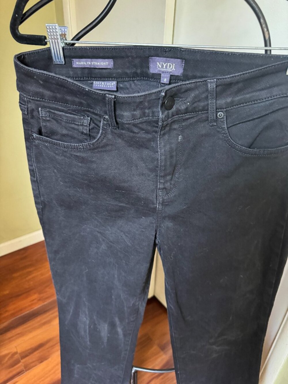 NYDJ Marilyn straight lif & tuck size 8 black color stretch